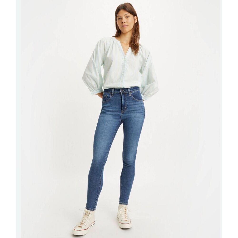 Levi’s HiRise Skinny 721 Medium Wash.  Size 31/12